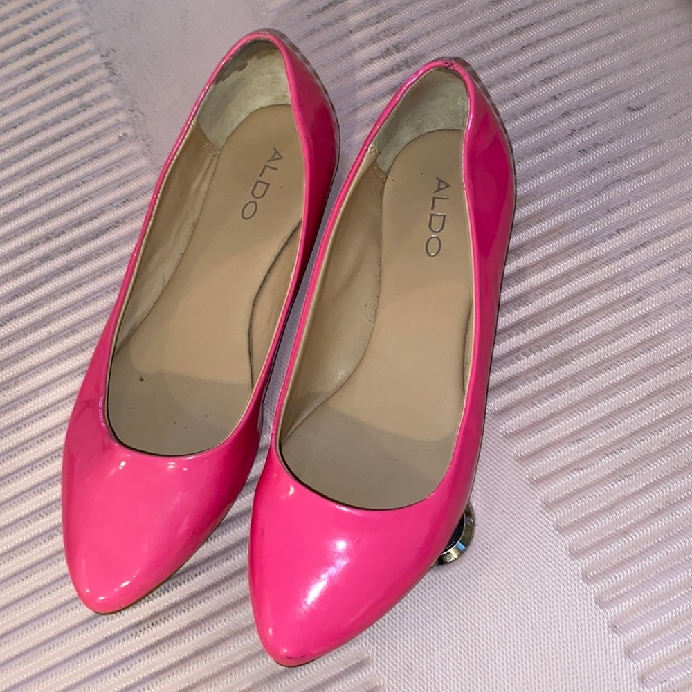 Hot pink Aldo patent leather flats 6.5